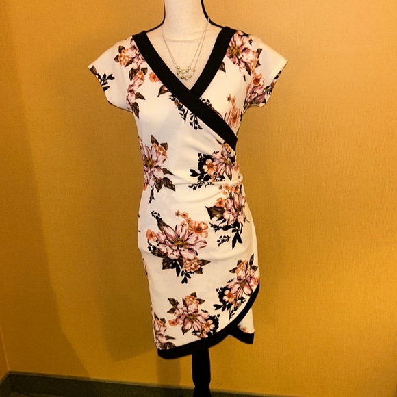 Lovely Floral Dress - Picture 2 of 6